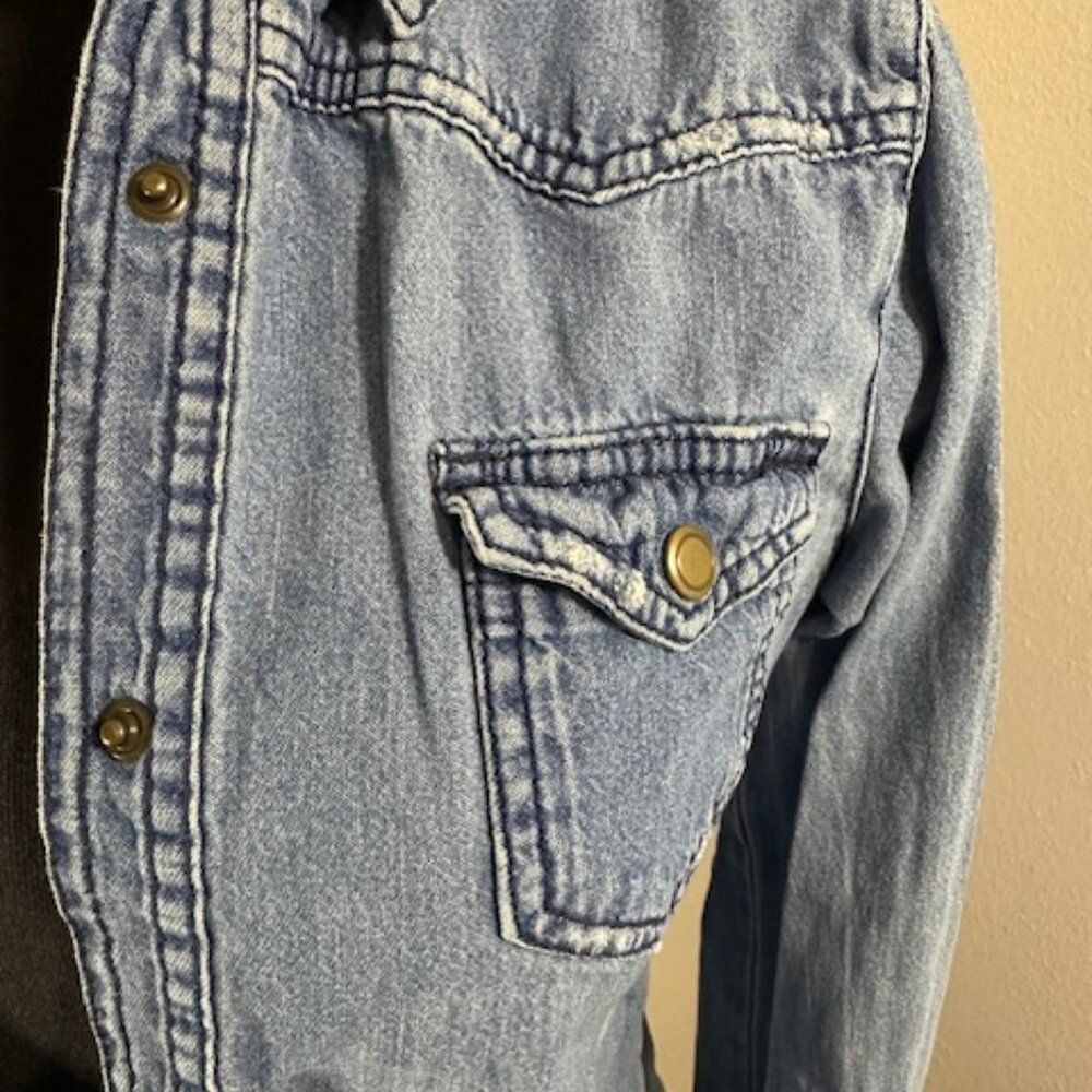 Miley Cyrus Distressed Denim Button Down Shirt 8313 - Picture 5 of 10